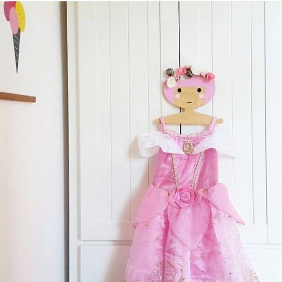 LIKE NEW RED HAND GANG HANGERS - Picture 8 of 8